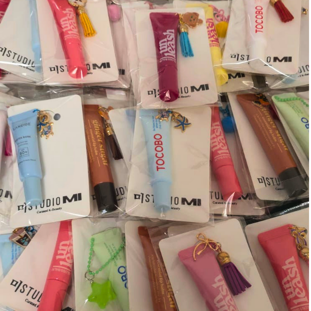 STUDIO MI protectores solares y gloss para labios con llaveros para charms